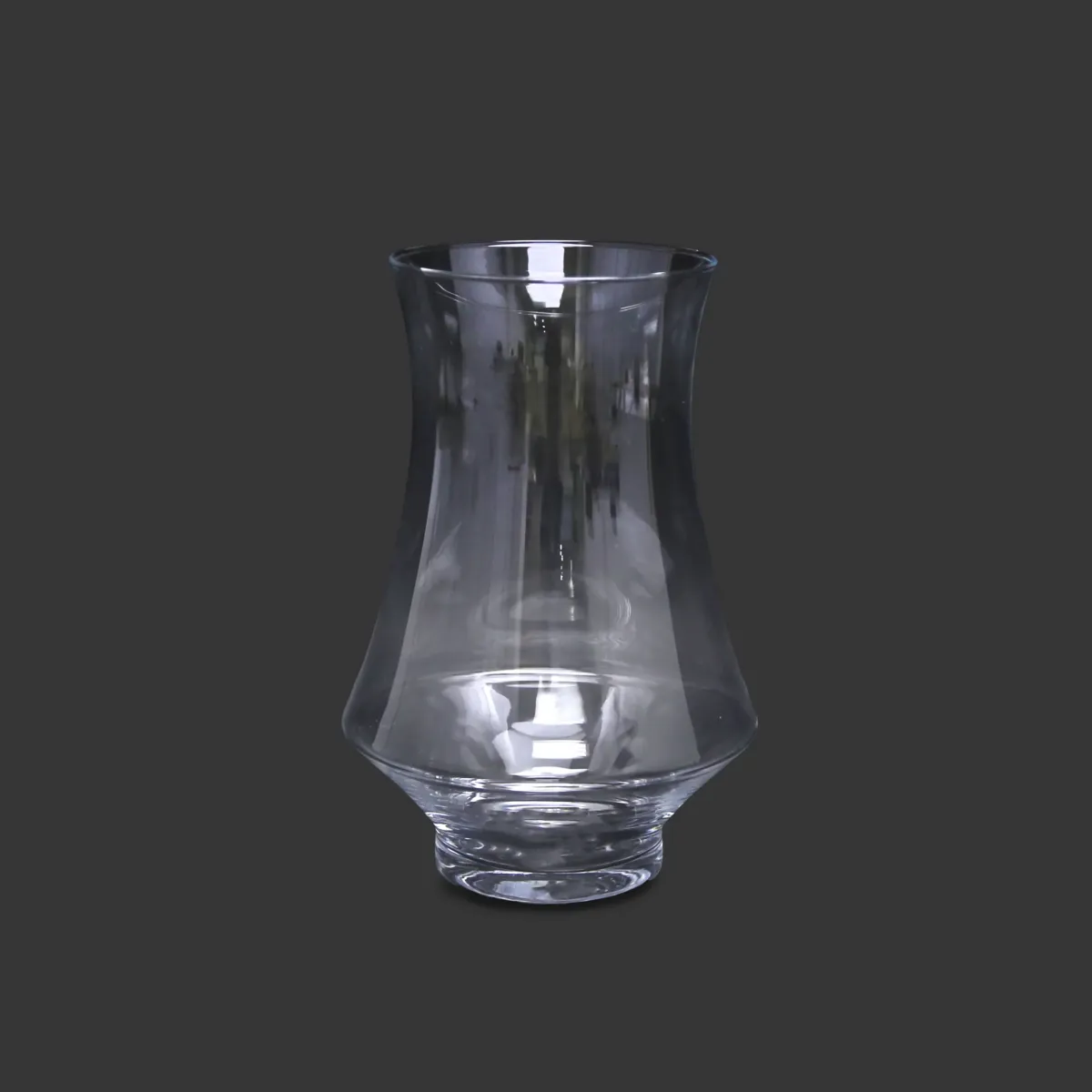 Transparent Vase Glassware – Elevate Your Blooms with Timeless Elegance!