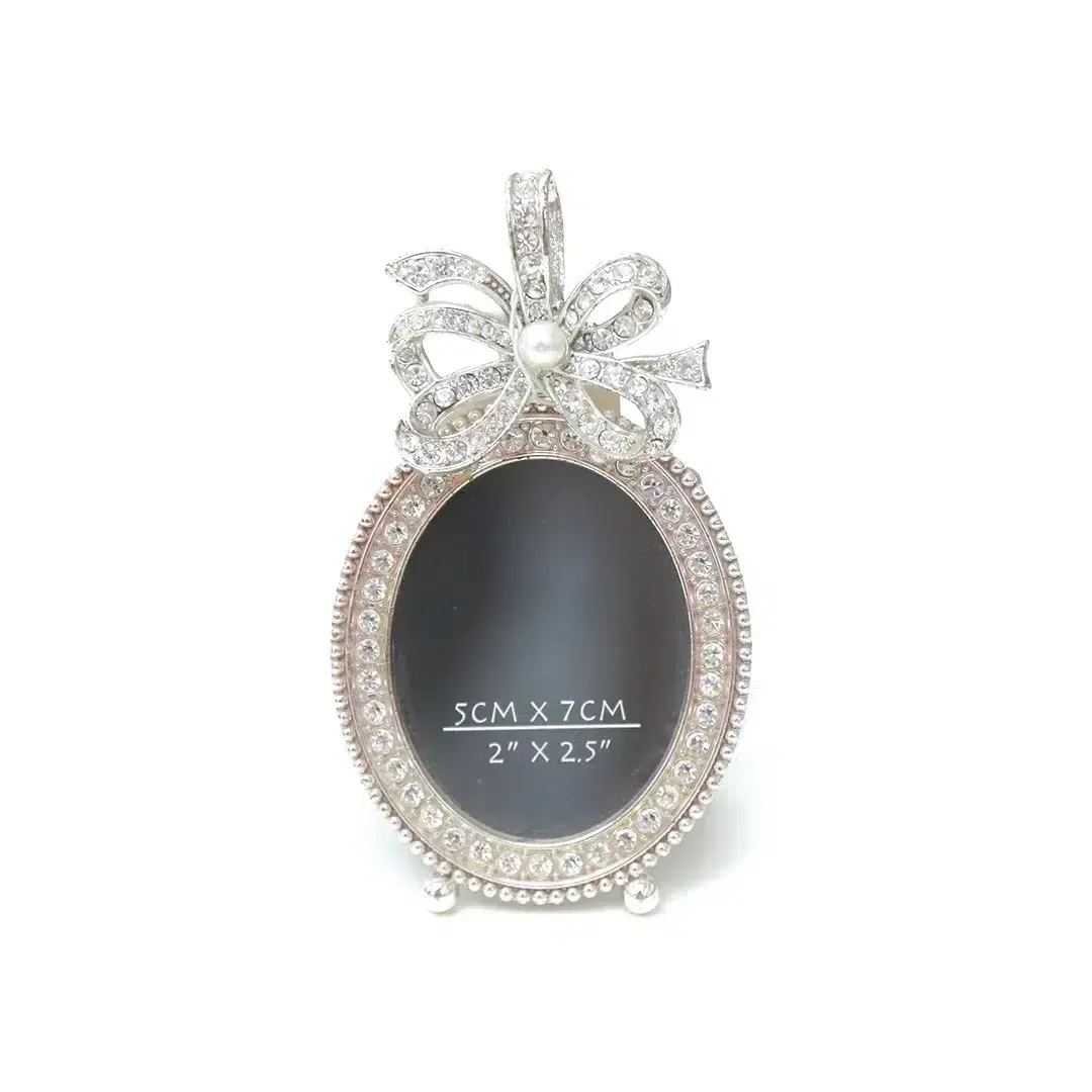 Oval Strassed Frame With Knot