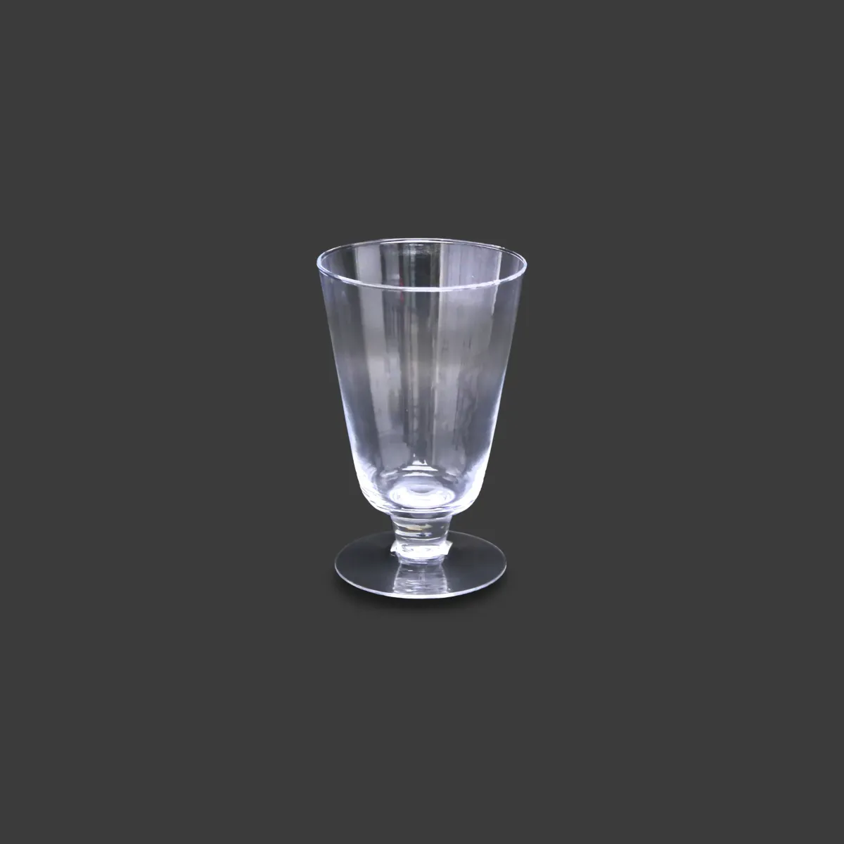 Coupe Hainan Glassware with Leg – Elevate Your Drinks with Elegant Style!