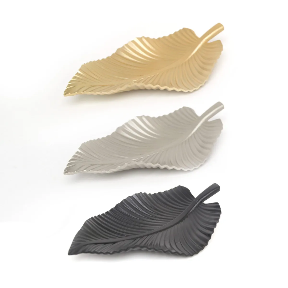 Round Ribbed Serving Plate – Stylish & Versatile