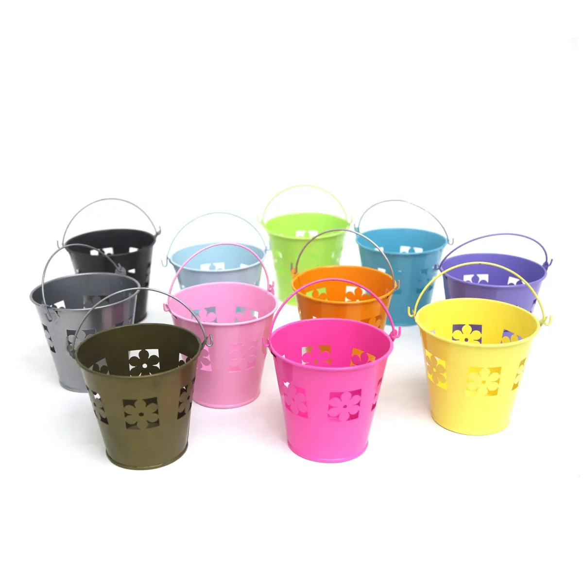 Round Flower Pattern Metal Bucket