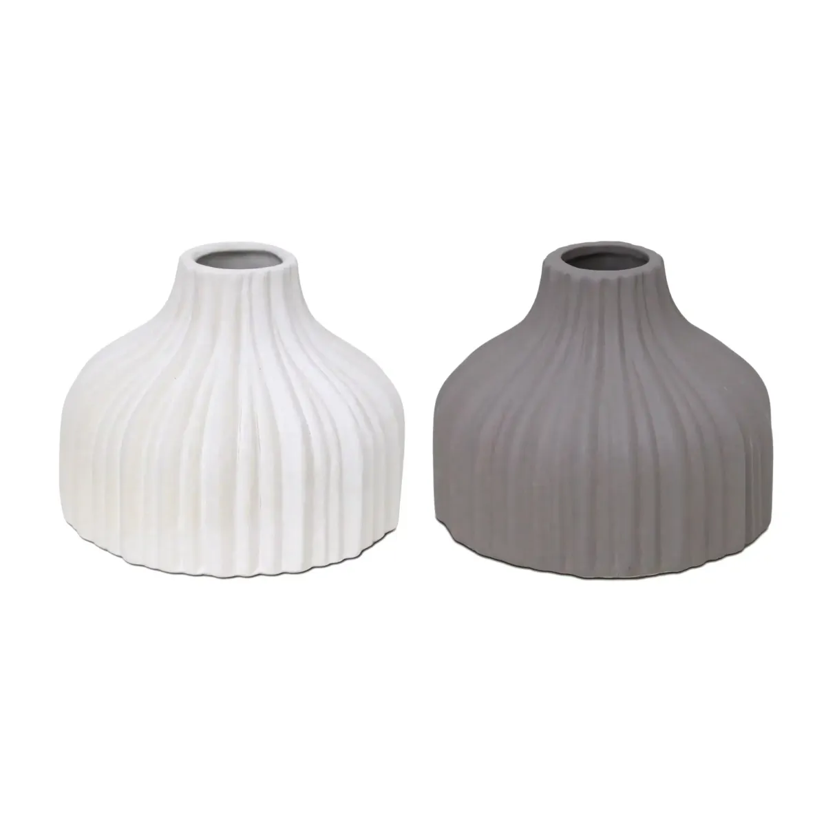 Wide Base Ribbed Glass Vase – 19×14.5×11 cm