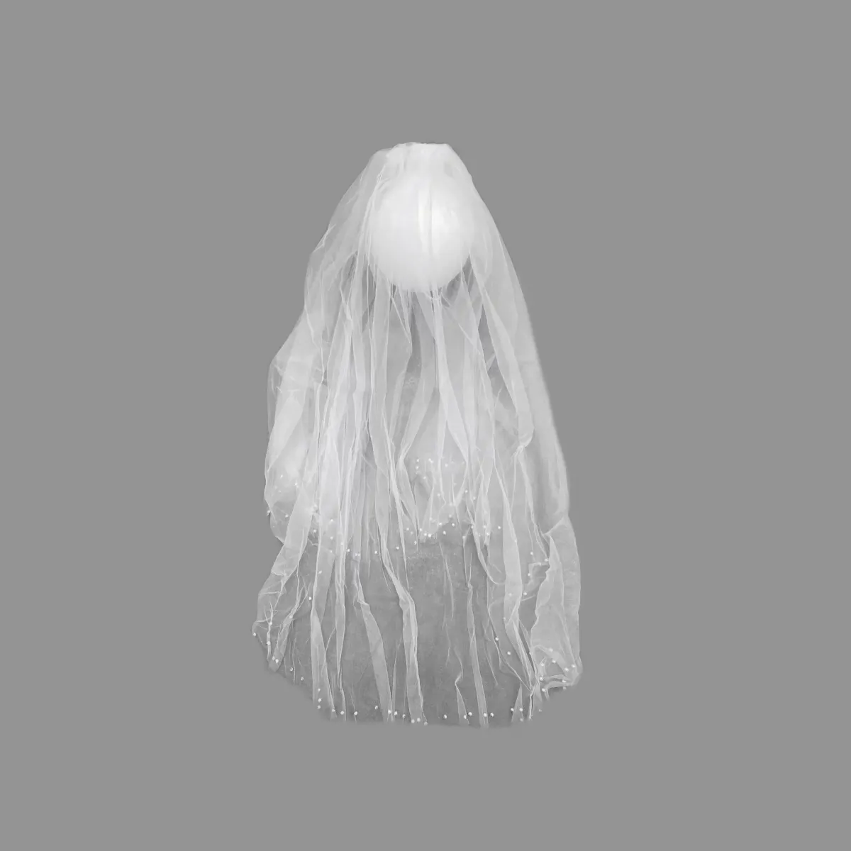 White Veil with Clip – Elegant Occasion Accessory