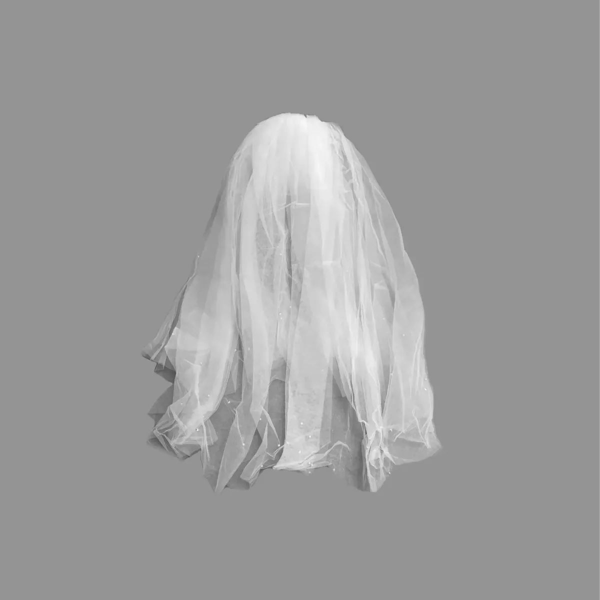White Veil with Clip – Elegant Occasion Accessory